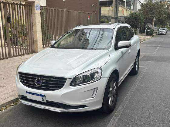 VOLVO XC60 2.4 D5 MOMENTUM DIESEL AWD 4P AUTOMÁTICO VOLVO XC60 2.4 D5 MOMENTUM DIESEL AWD 4P AUTOMÁTICO